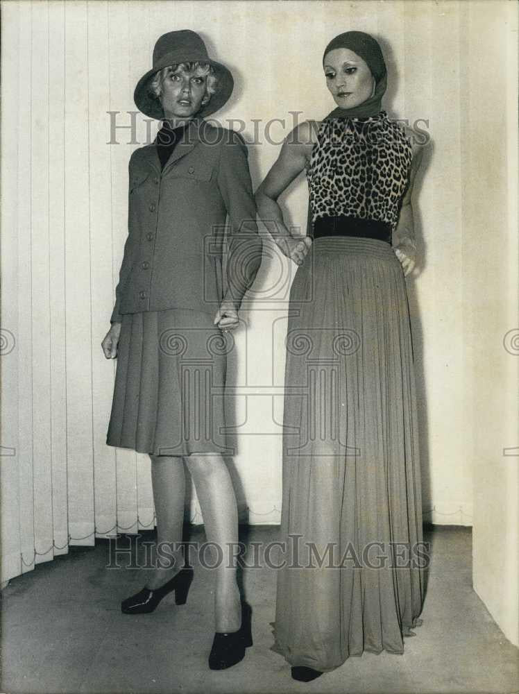 Press Photo Models With Clothing by Pierre Balmain - Historic Images