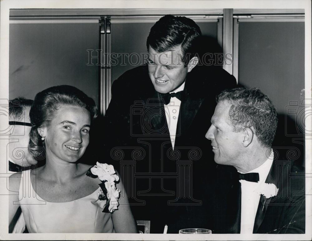 1965 Press Photo Sec of State and Mrs Kevin White with Sen Ted Kennedy - Historic Images