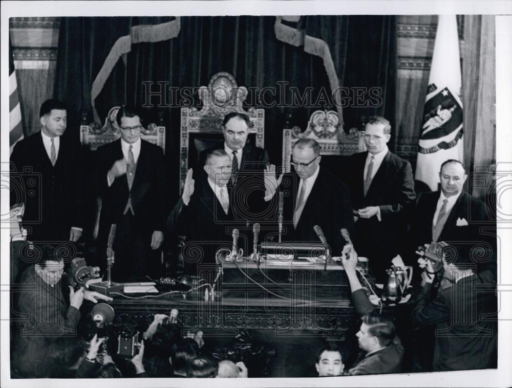 1965 Press Photo Gov John Volpw taking his Oath as Gov of Mass at State House - Historic Images