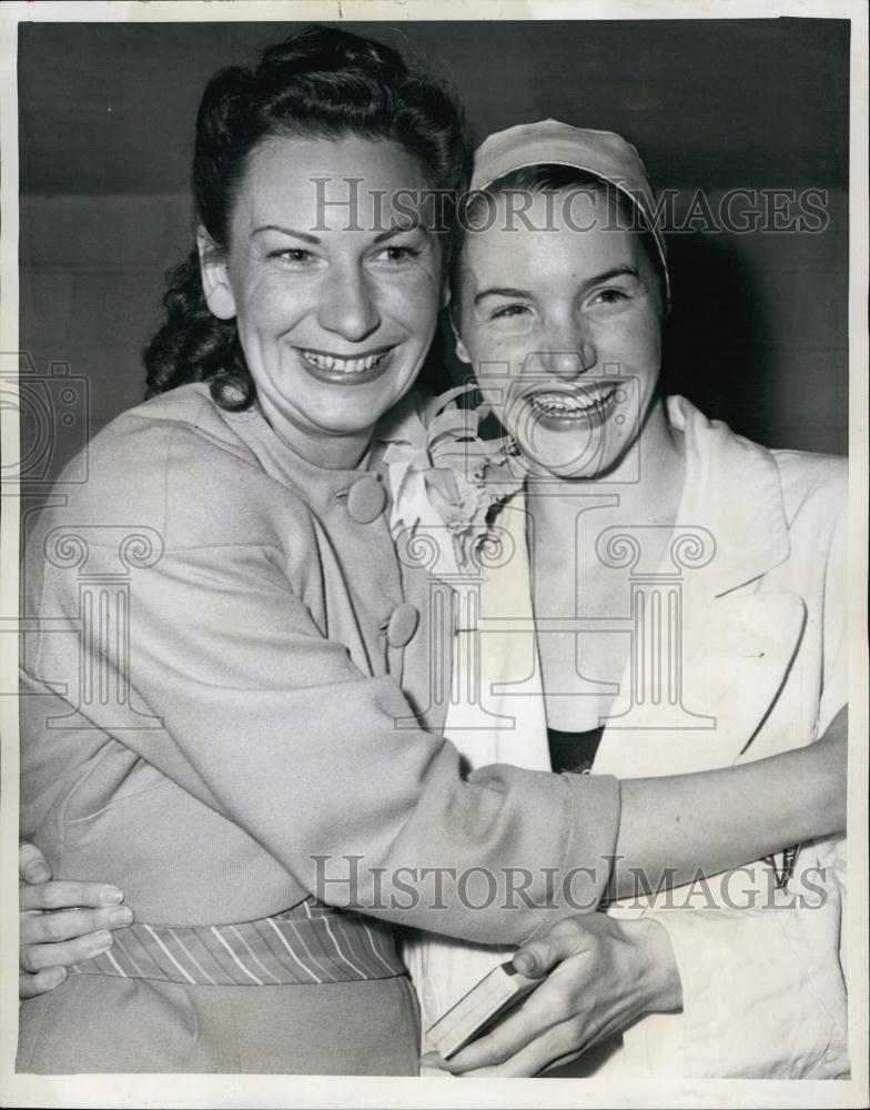 1946 Press Photo Ann Curtis, Helene Madison, Olympic Swimmer - RSL55581 - Historic Images