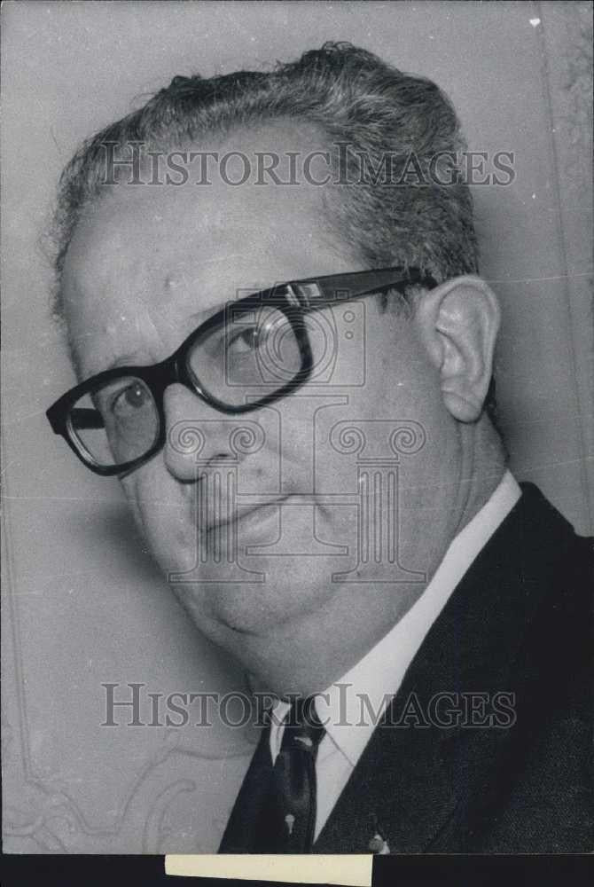 Press Photo Yvon Morandat in International Economy Conference - Historic Images