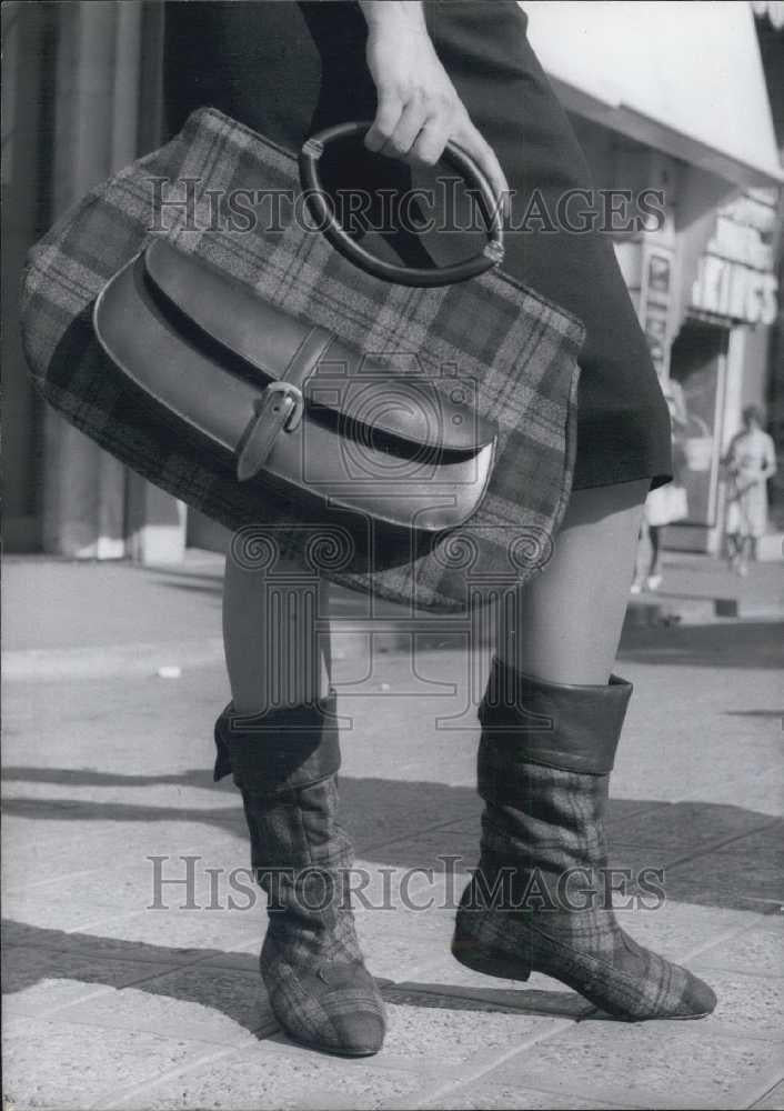 1961 Press Photo New boots & bags from collection of Paris House of Bordees - Historic Images