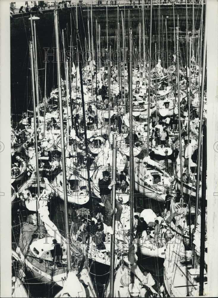 1977 Press Photo Crowd of boats for race at Saint Malo - Historic Images