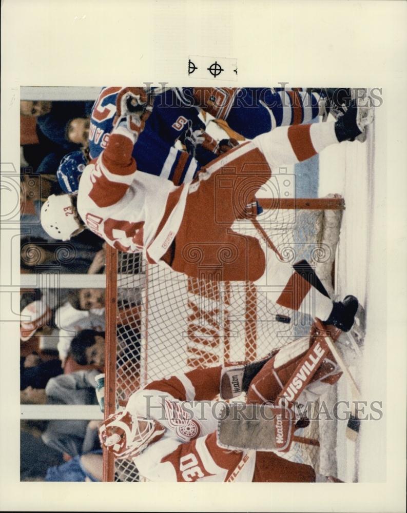 1989 Press Photo Greg Stefan, Hockey Goalie, Lee Norwood, Tomas Sandstrom - Historic Images