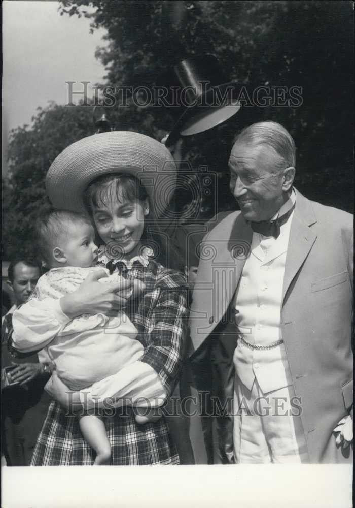 1957 Press Photo Actress Leslie Caron & Maurice Chavalier in "Gigi" - Historic Images