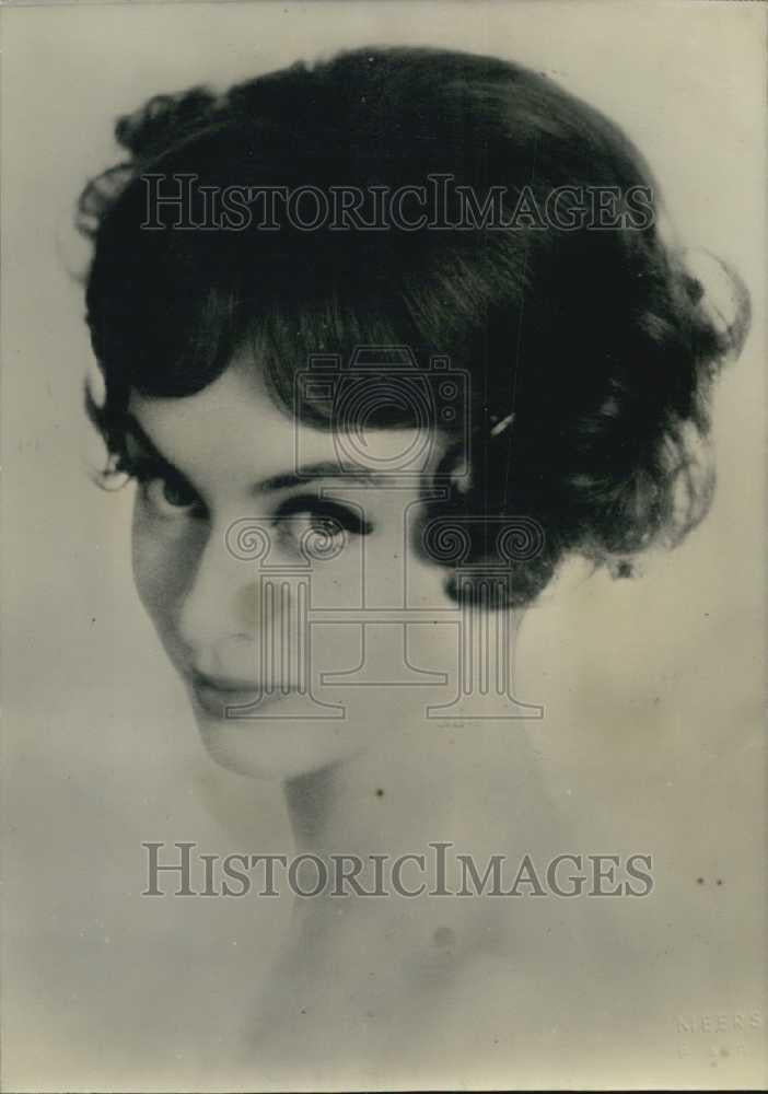 1958 Press Photo New female hairstyles by Carita A Cree - Historic Images