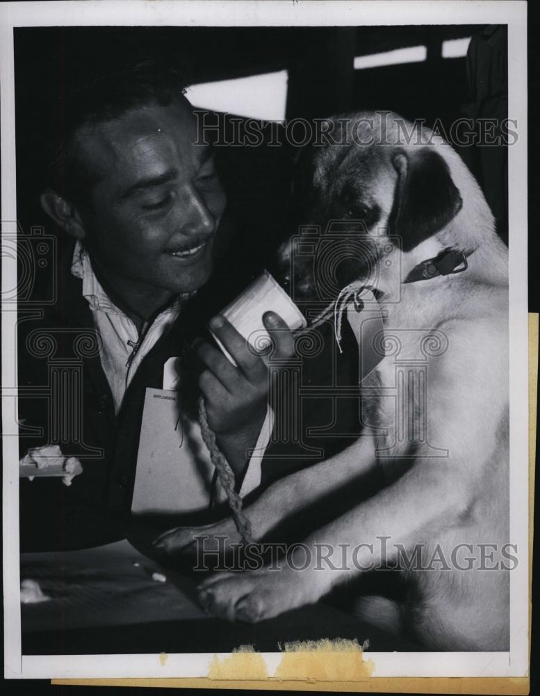 1953 Press Photo POW&#39;s Sgt William Stone and Dog &quot;Spike&quot; Released - RSL49145 - Historic Images