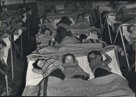 1958 Press Photo Young school children take an afternoon nap - Historic Images