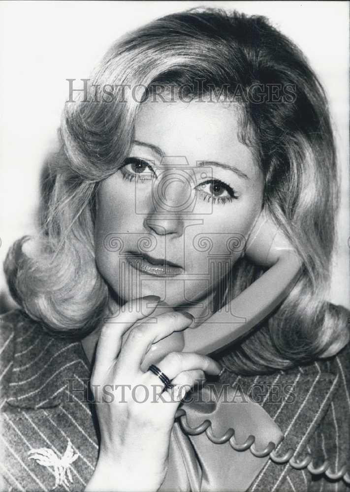 1976 Press Photo Brigitte Gastines of French organization SVP - Historic Images