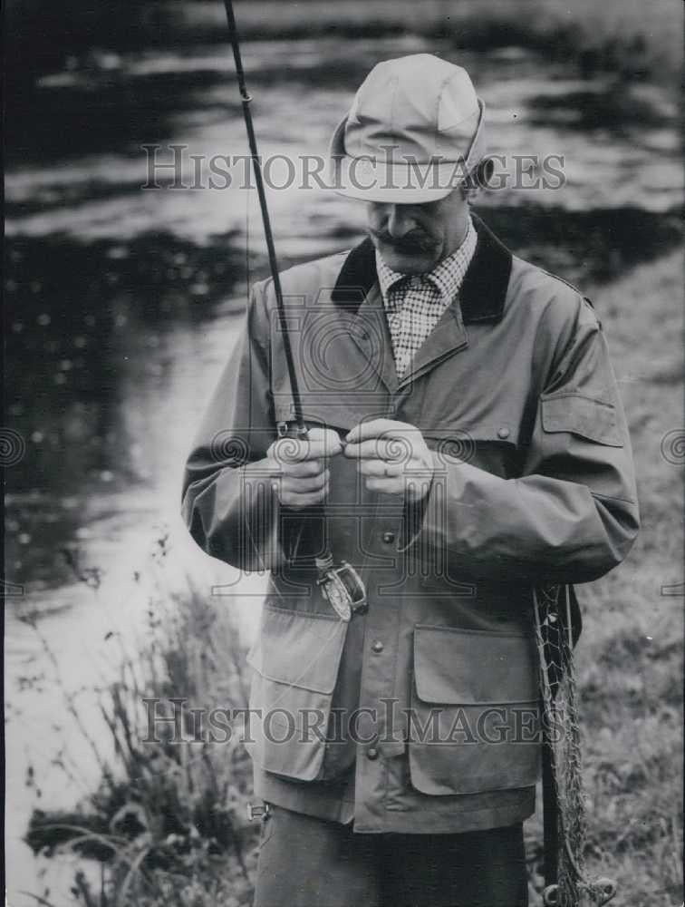 Press Photo Fisher Man Vest With Pockets - Historic Images