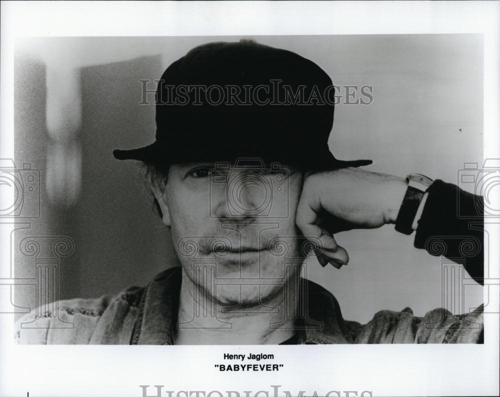 1994 Press Photo London-born American actor Henry Jaglom in "Babyfever" - Historic Images