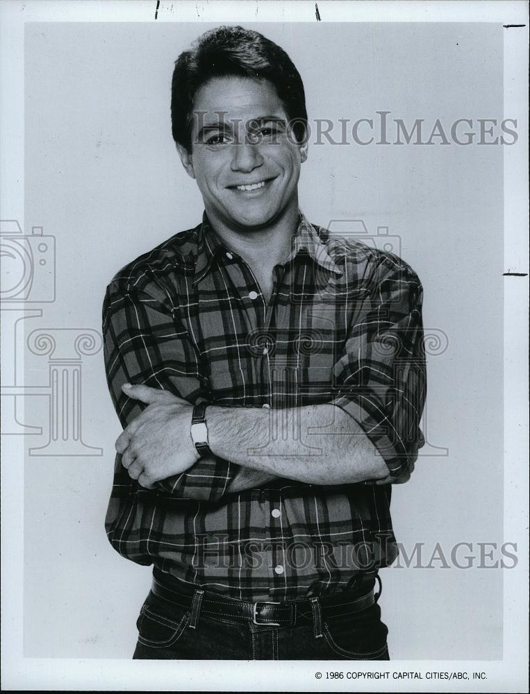 1986 Press Photo Actor Tony Danza on &quot;Whos The Boss?&quot; - RSL70947 - Historic Images