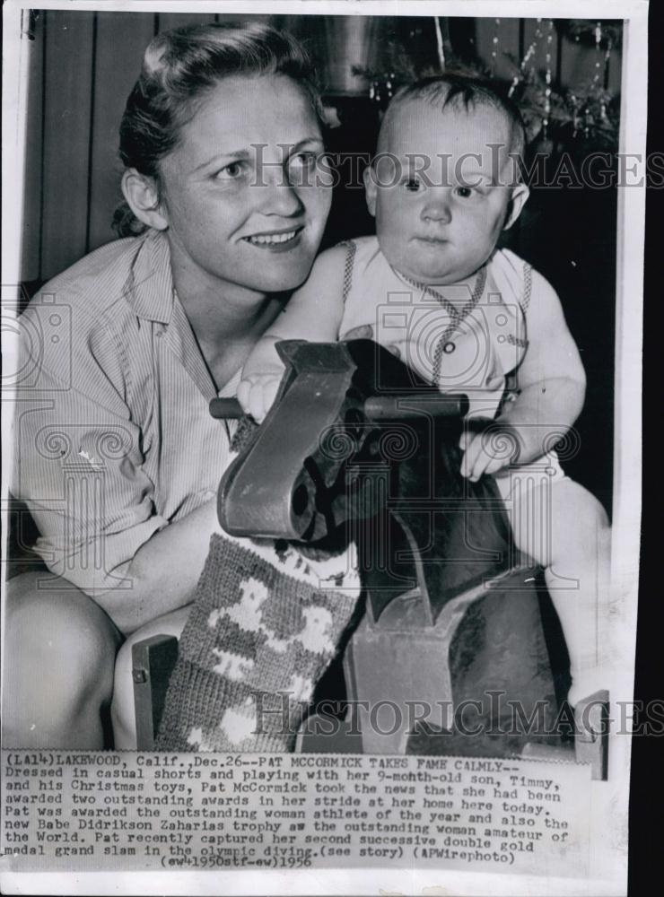 1956 Press Photo Patricia Pat McCormick Olympic Diver Son Timmy Lakewood Home - Historic Images