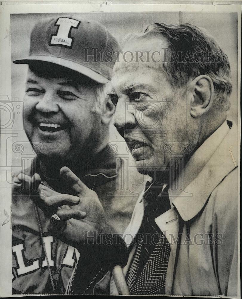 1974 Press Photo Harold Grange With Coach Bob Blackman - RSL76175 - Historic Images