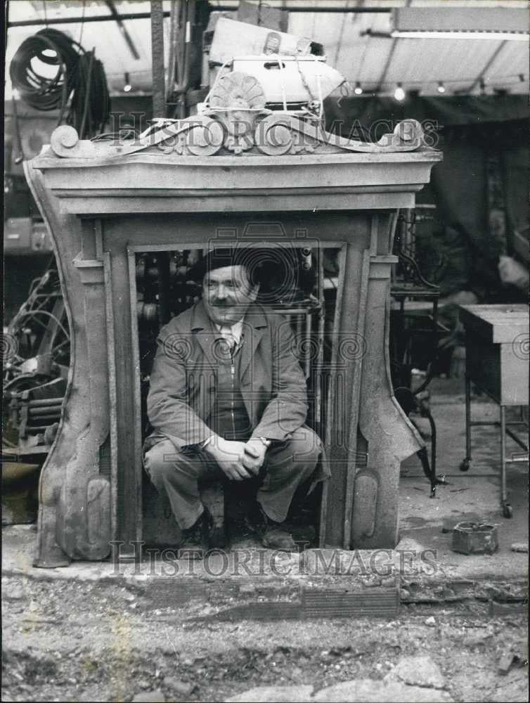 1974 Press Photo A man in a window frame for a house - Historic Images