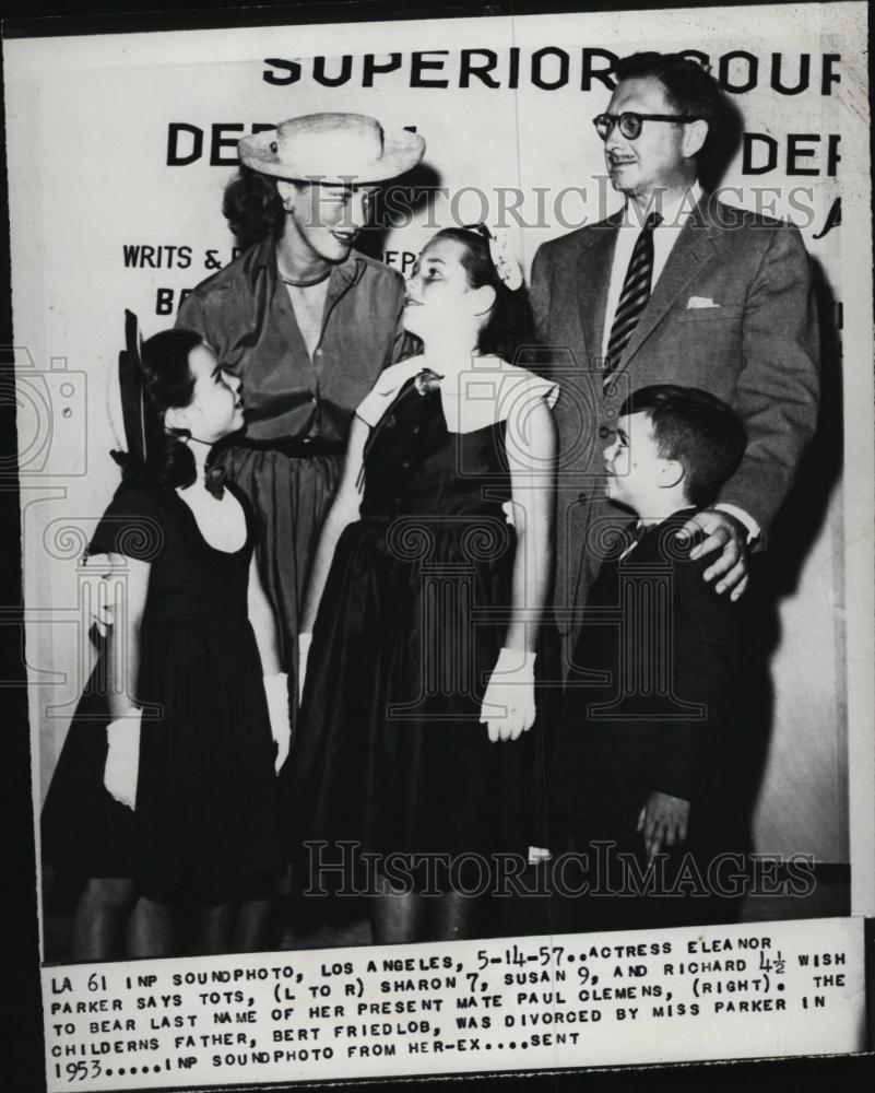 1957 Press Photo Actress Eleanor Parker, Children Sharon, Susan & Richard & Mate - Historic Images