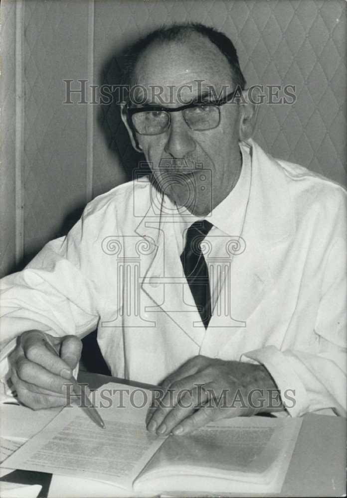 1972 Press Photo Professor Clement Launay at Academy of Medicine - Historic Images