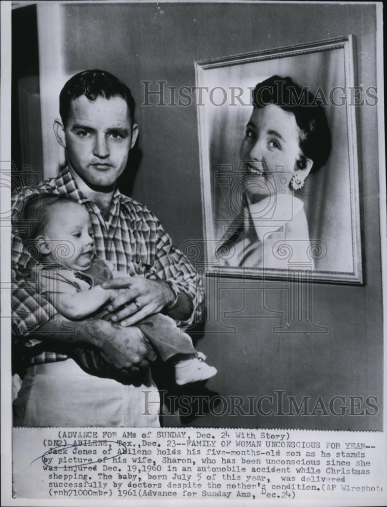 1961 Press Photo Jack Jones Holds Son While Wife Is In Coma - RSL84051 - Historic Images