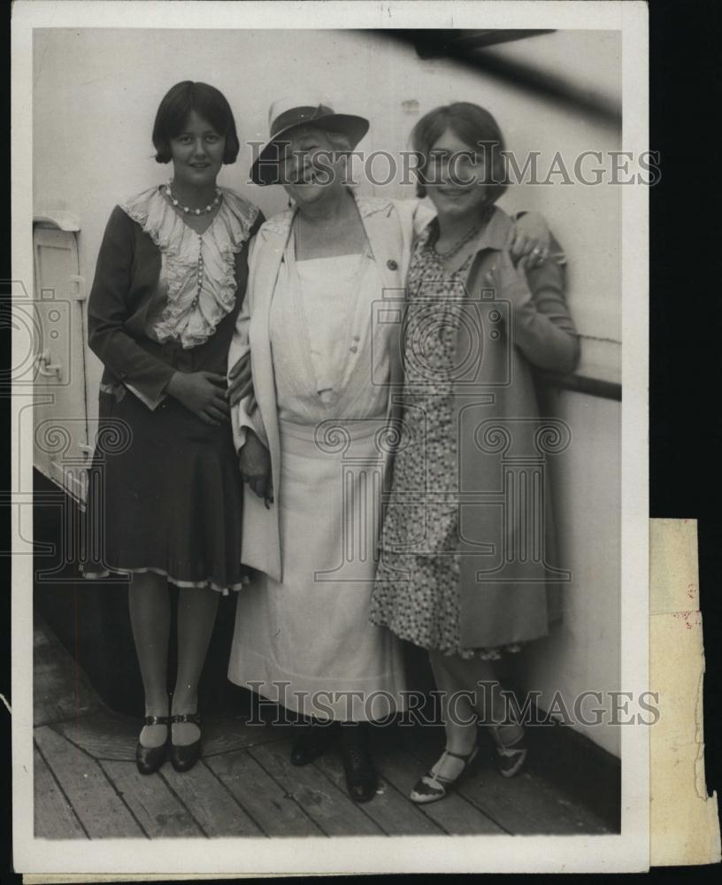 1929 Press Photo Mme Schumman-Heink &amp; her granddaughters - RSL48325 - Historic Images