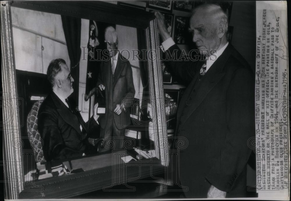 1945 Press Photo Washington Senators pres Clark Griffith on 76th birthday - Historic Images