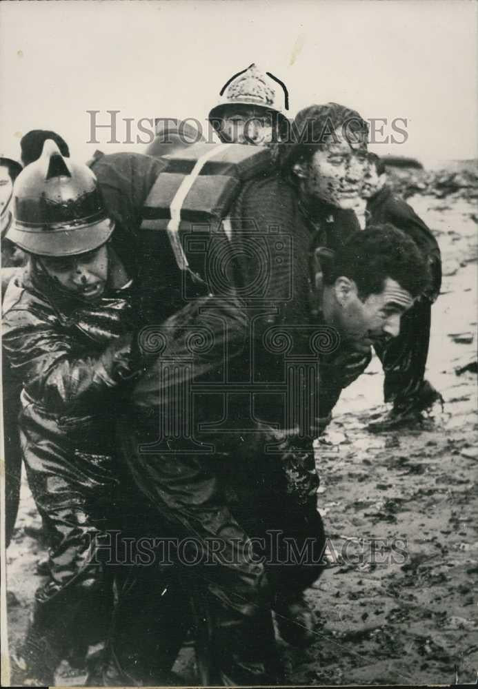 Press Photo Passengers After The Wreck of the Champollion - Historic Images