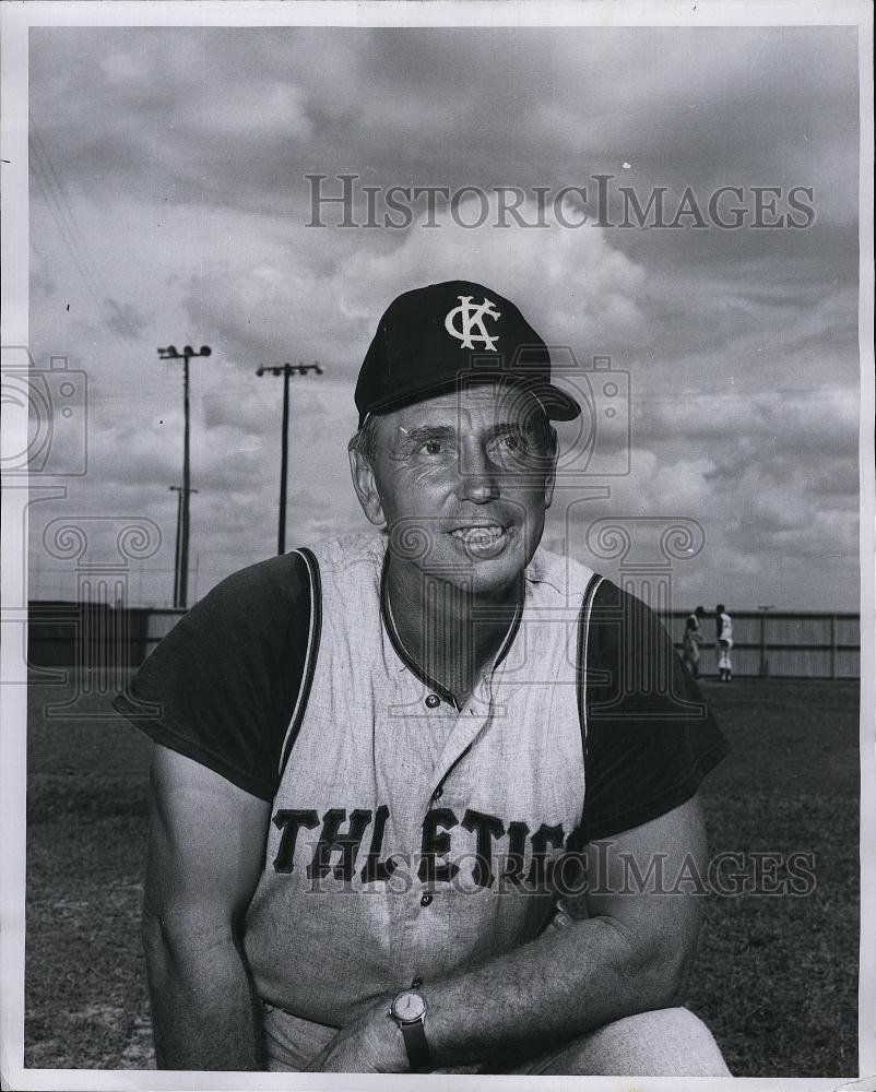 1964 Press Photo Ellsworth &quot;Babe&quot; Dahlgren, Kansas City Royals - RSL77297 - Historic Images