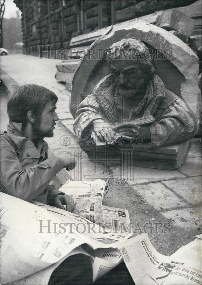 1967 Press Photo Bust Justus Jonas Removed Church Munchner Before Demolished - Historic Images