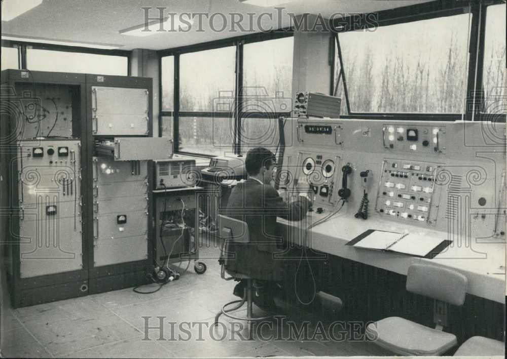 1965 Press Photo Control center for French satelitte surveillance - Historic Images