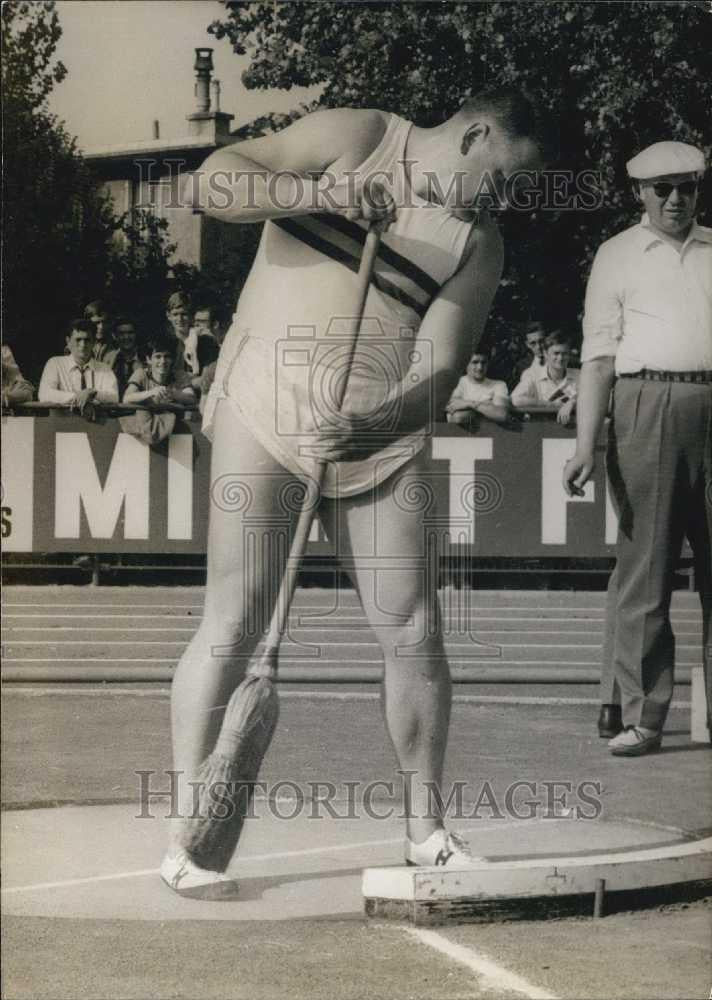 1967 Press Photo Discus thrower Pierre Colnard of France - Historic Images