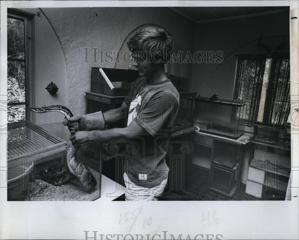 1978 Press Photo Charley Toney, Burmese Python Snake - RSL97379 - Historic Images