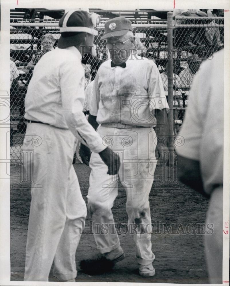 1965 Press Photo Players of senior citizen softball teams: the Kids and Kubs - Historic Images