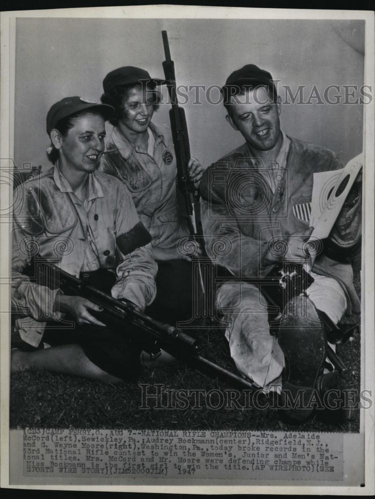 1947 Press Photo Mrs Adelaide McCord, Audrey Beckman Rifle Championships - Historic Images