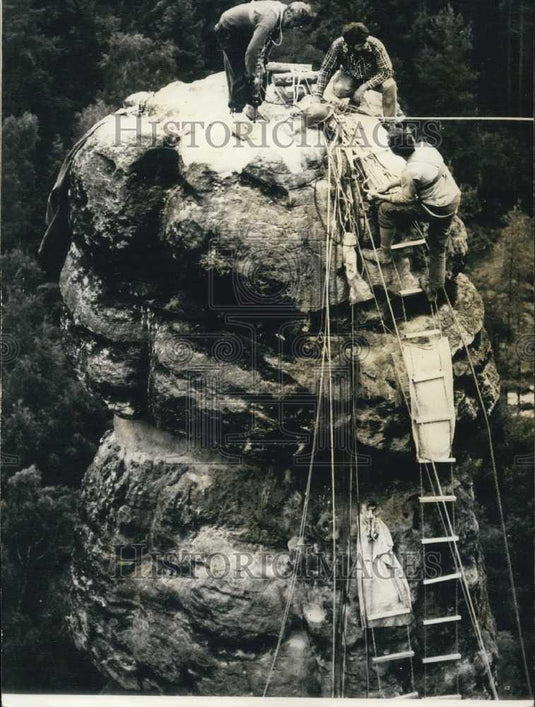 Press Photo Workers Restoring Stone Landmarks - Historic Images