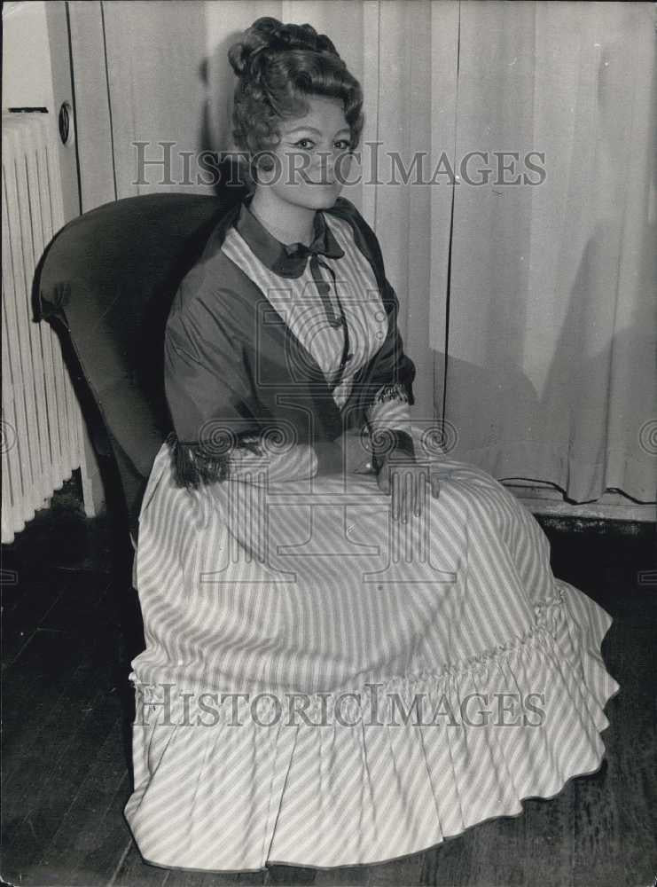 1970 Press Photo Opera singer Marie-Therese Debliqui in costume - Historic Images