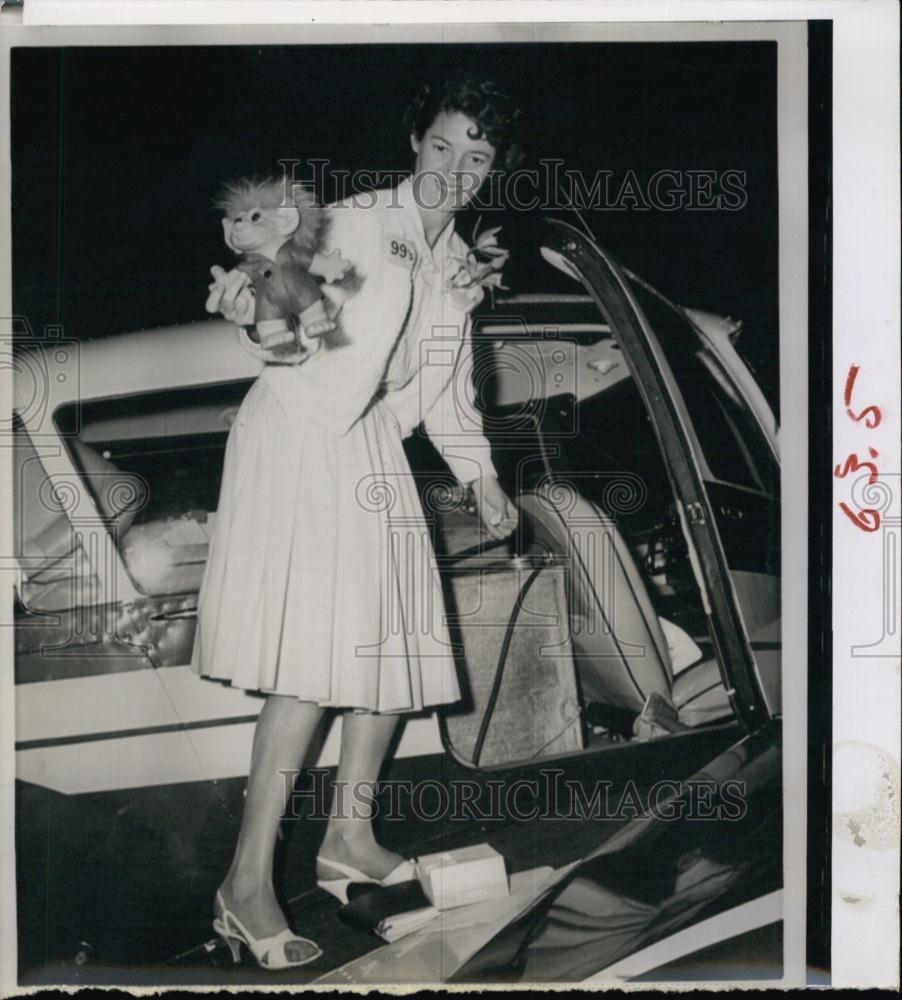 1963 Press Photo Mrs Betty Miller, Flight Instructor aboard Piper Apache Plane - Historic Images