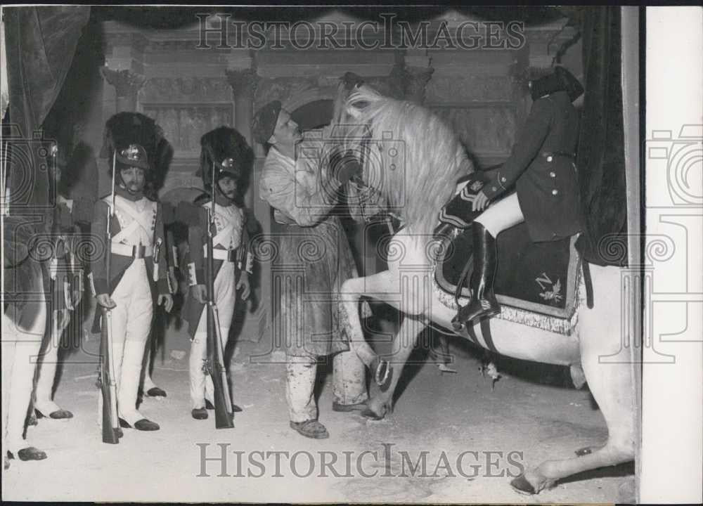 1951 Press Photo Paris Museum display of Imperial guards & horses - Historic Images