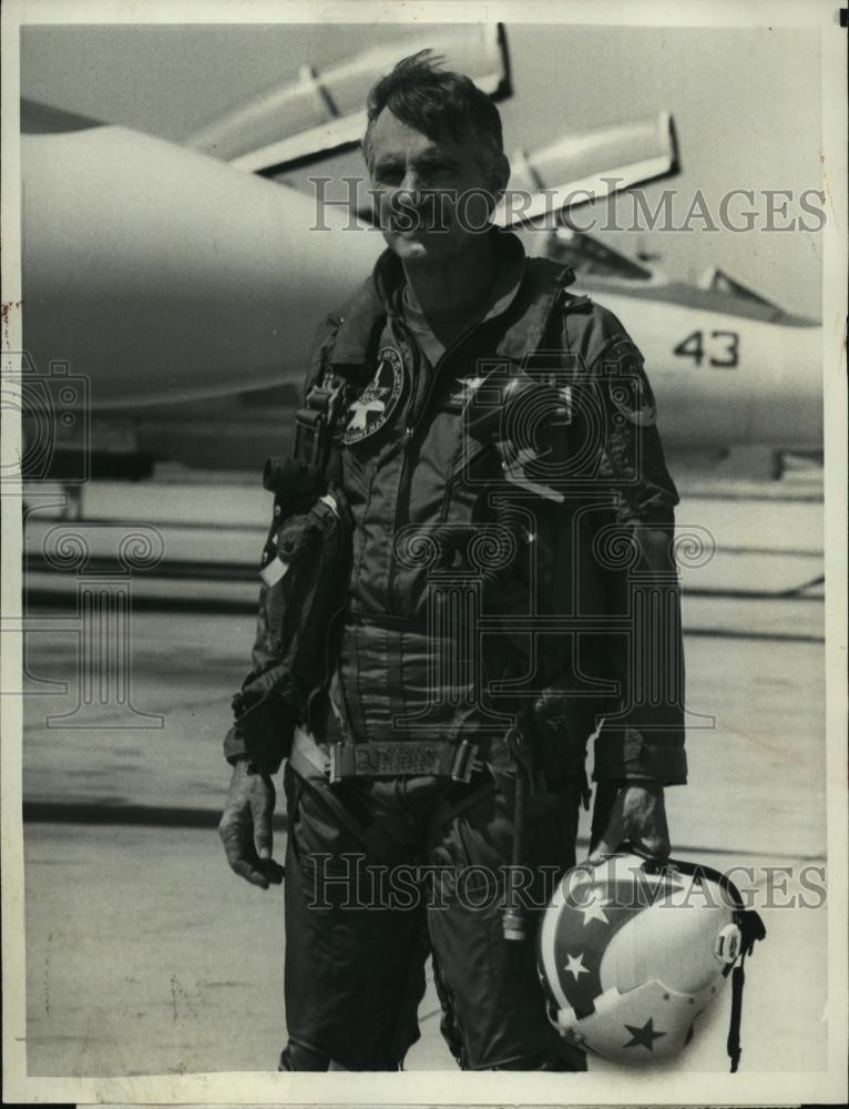 1983 Press Photo Emerald Point NAS Series Actor Dennis Weaver Character Portrait - Historic Images