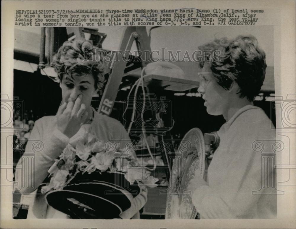 1966 Press Photo Wimbledon winner Maria Bueno &amp; Billy Jean King - RSL74477 - Historic Images