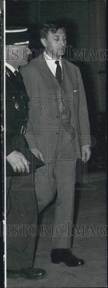 1962 Press Photo Philippe Castille & military Sgt at Justice Palace - Historic Images