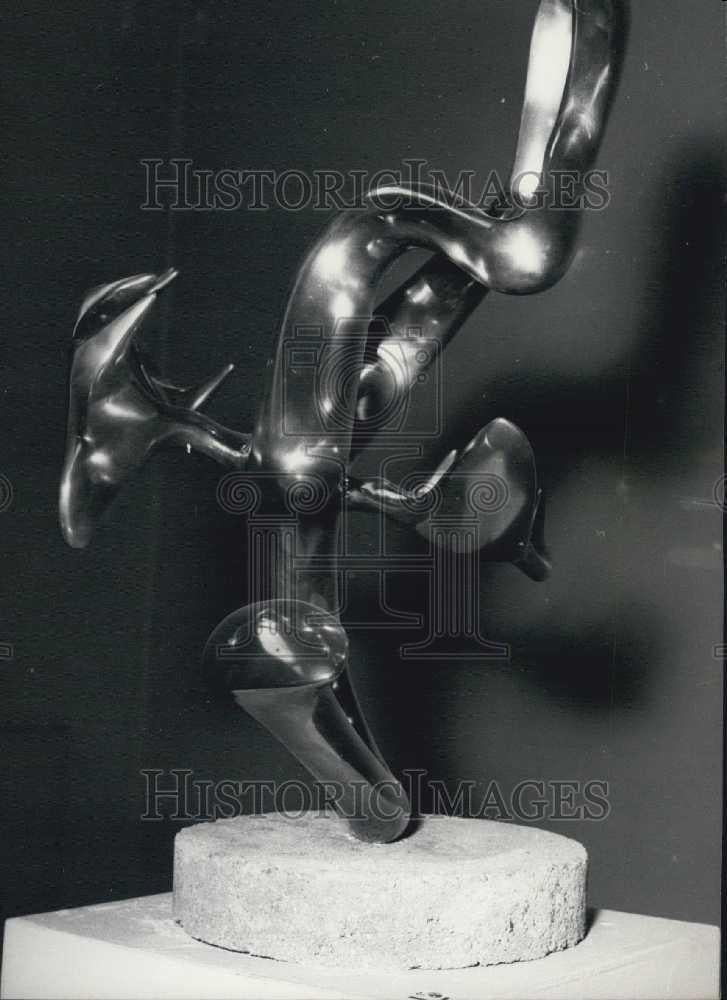 1967 Press Photo Art sculpture "Metamorphose" at Museum of Modern Art - Historic Images