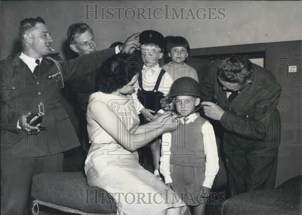 1958 Press Photo French Battalion Chad Opens Doors Young Visitors - Historic Images