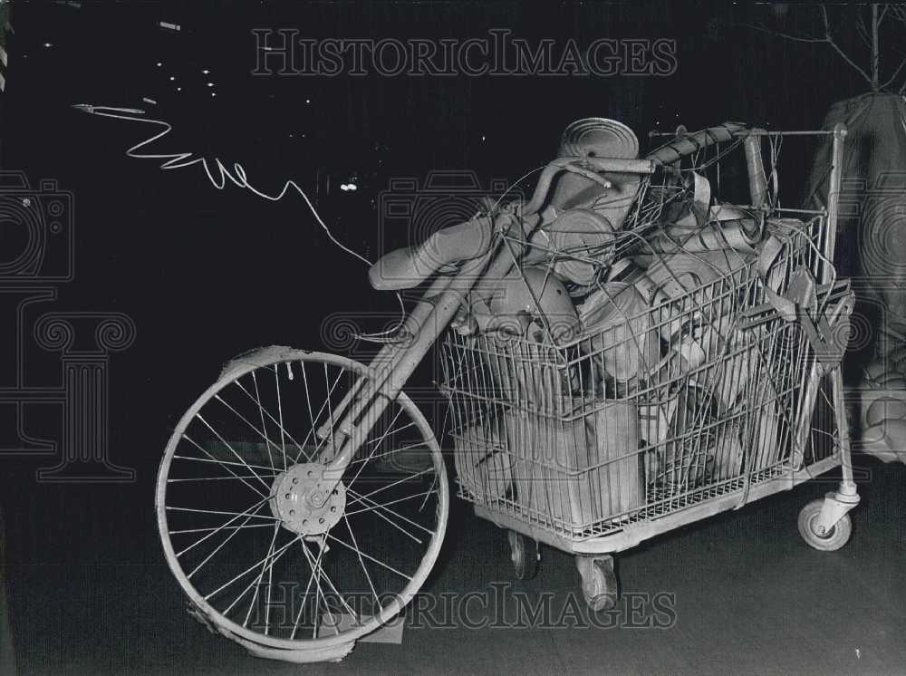 1974 Press Photo "Trash Vehicle of Consumption" by Patrice Remy Sculpture - Historic Images