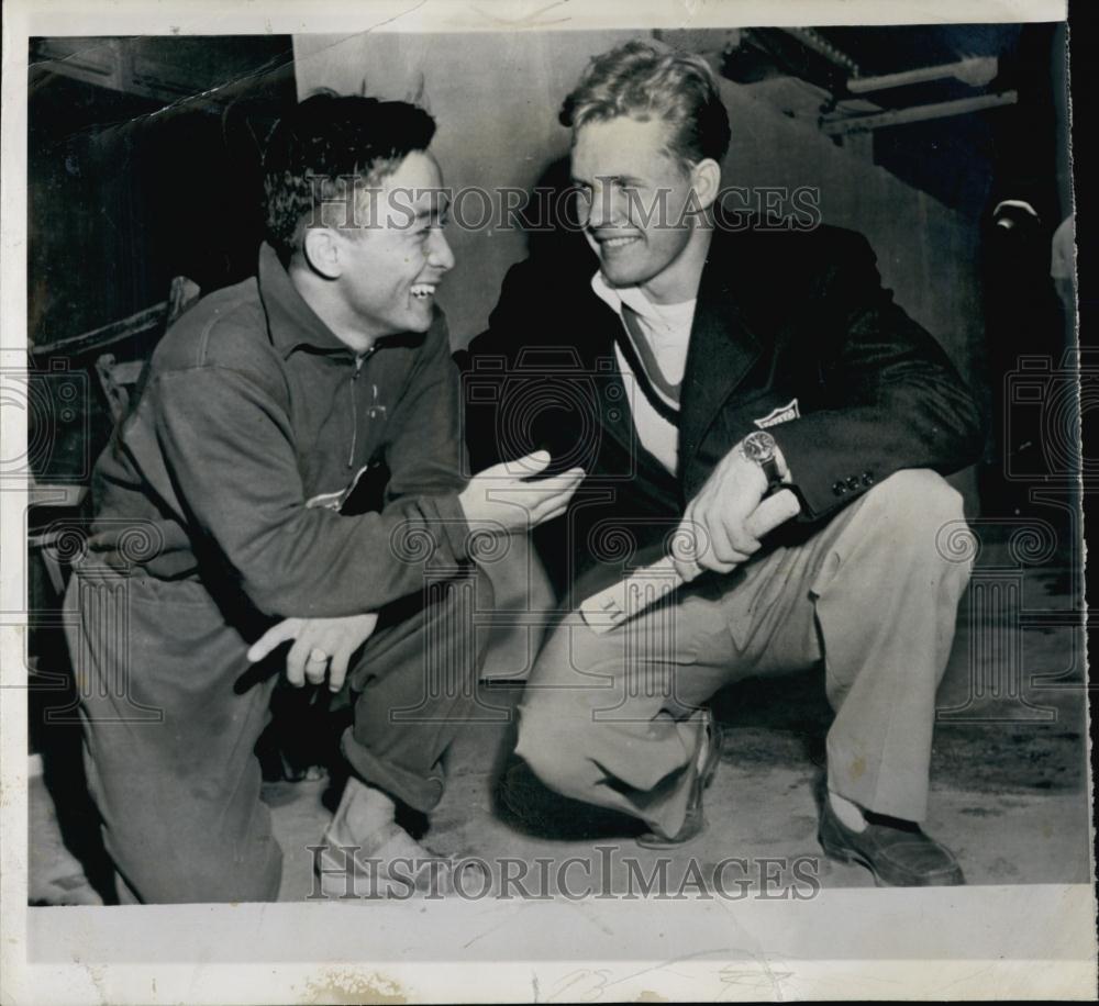 1948 Press Photo DrSammy Lee gives medical advice USDiver Miller Anderson - Historic Images