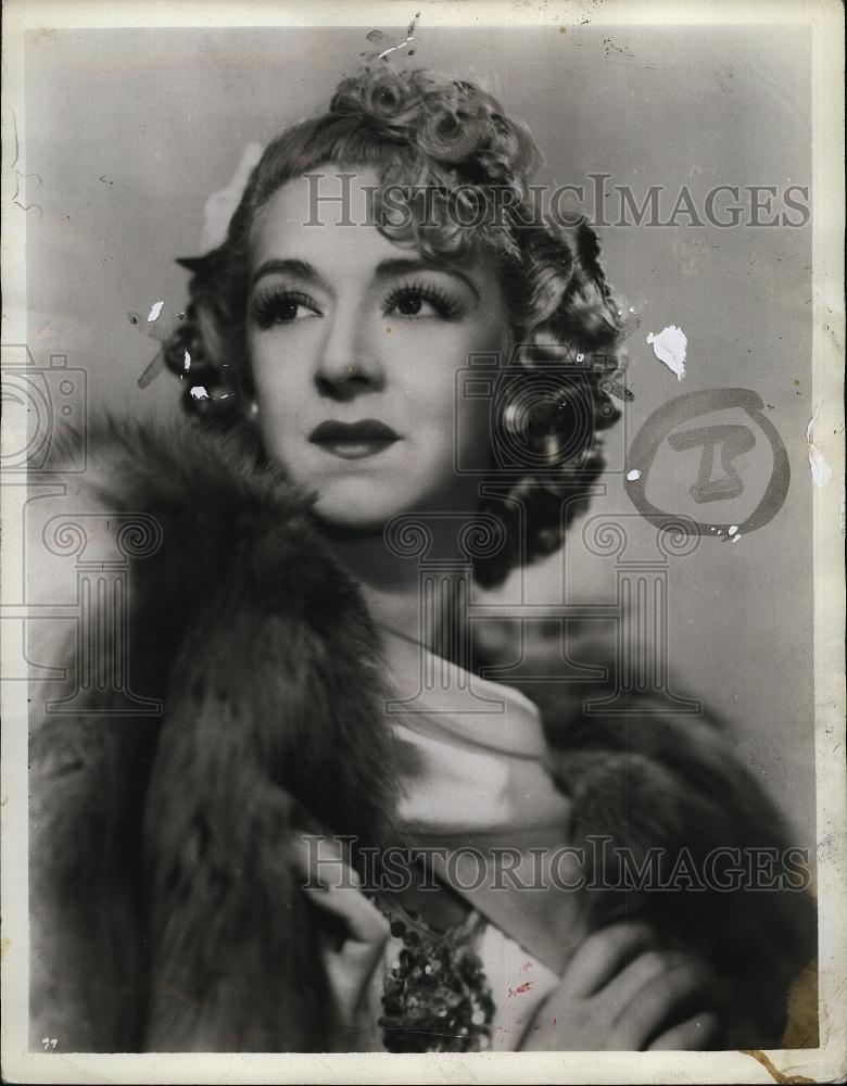 1945 Press Photo Nina Olivette stars in "The Merry Widow" - RSL50753 - Historic Images