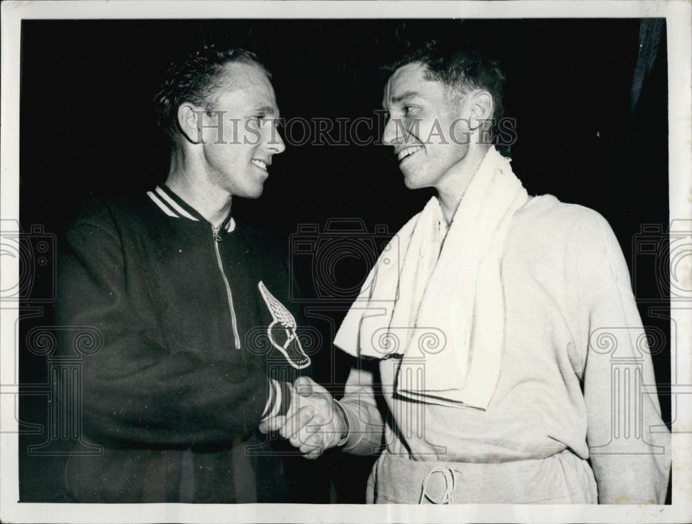 1955 Press Photo Horace Ashenfelter Federal Agent Indoor Mile Event - RSL54435 - Historic Images