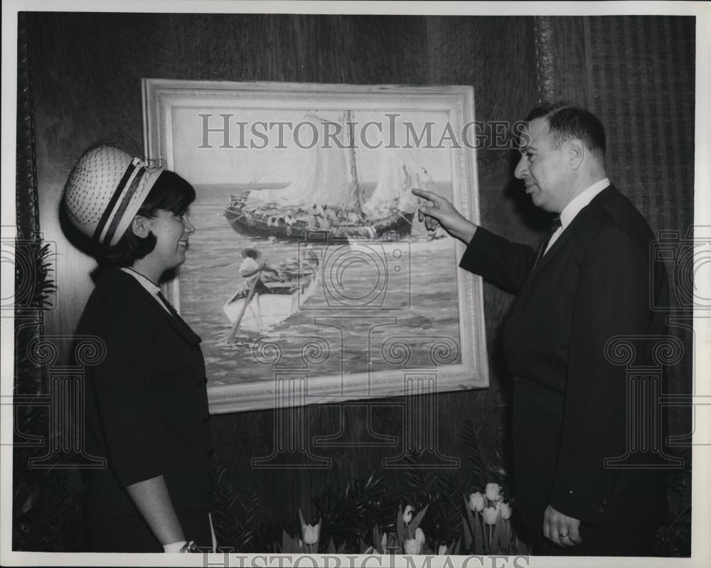 1965 Press Photo Patricia Collins, Louis Chaitman With Painting at Art Show - Historic Images