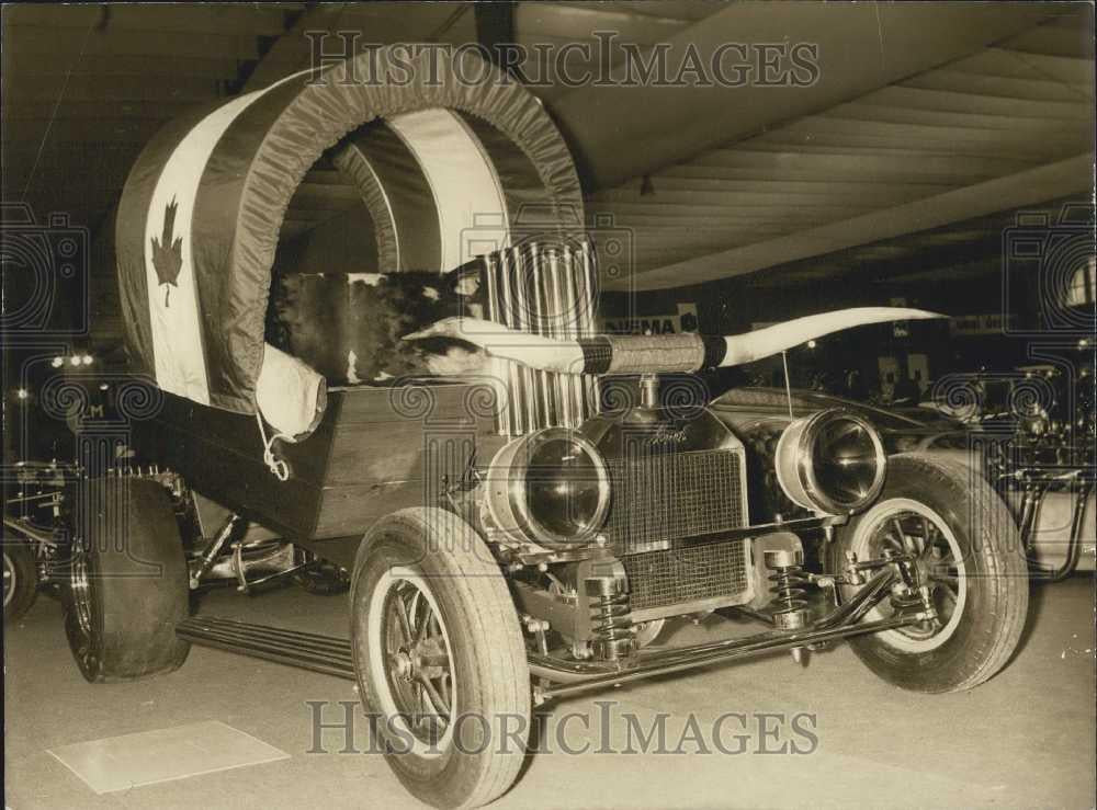 1974 Press Photo Chuck wagon truck on exhibit in Paris - Historic Images