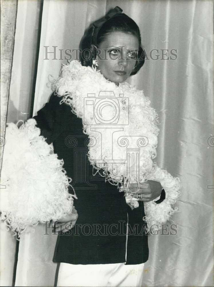 Press Photo Model in Clothing of 1972 - Historic Images