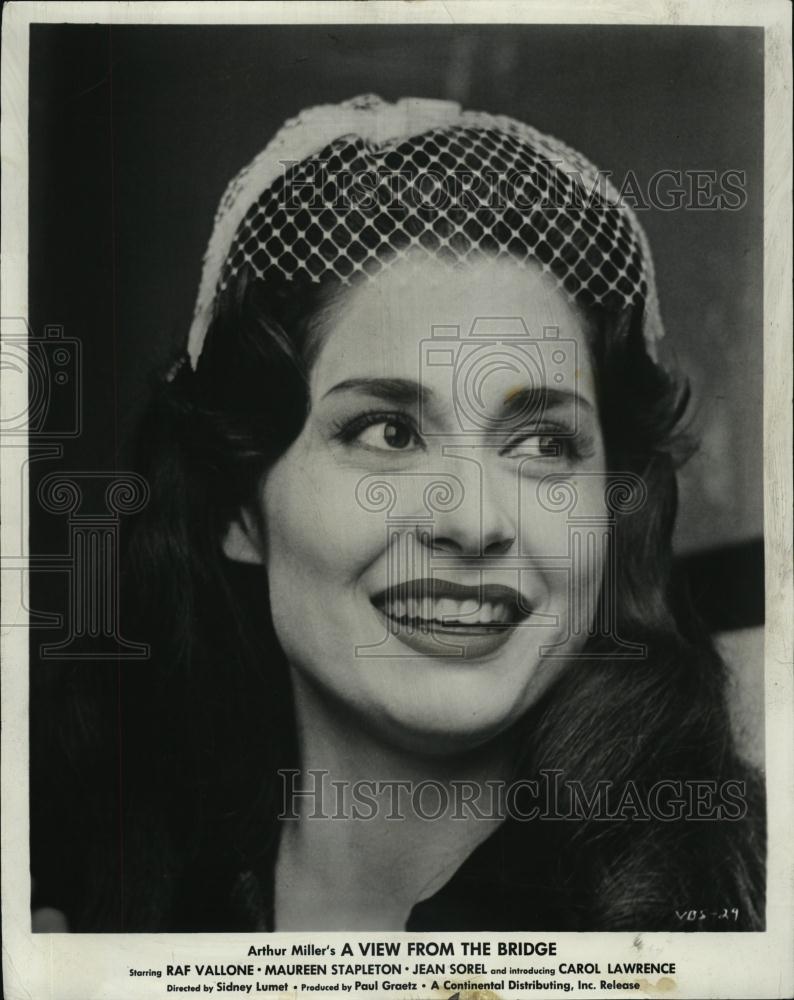 1962 Press Photo Carol Lawrence staring in &quot;A View from the Top&quot; - RSL48425 - Historic Images