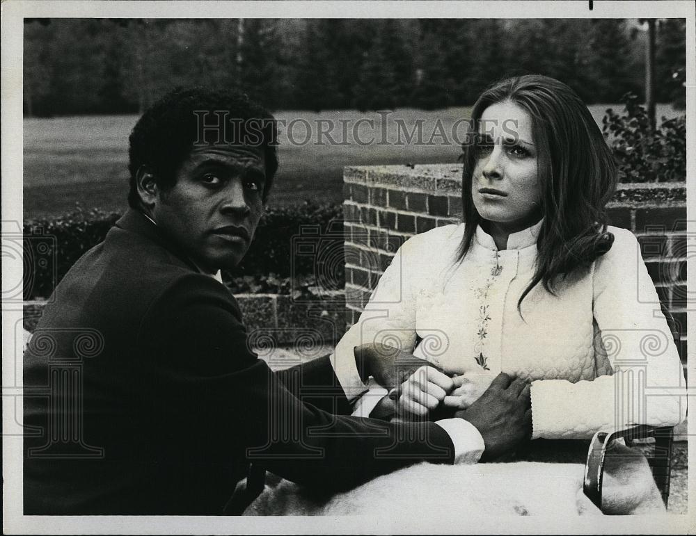 1973 Press Photo Peter DeAnda Arlene Banas Actor Cutter - RSL71507 - Historic Images
